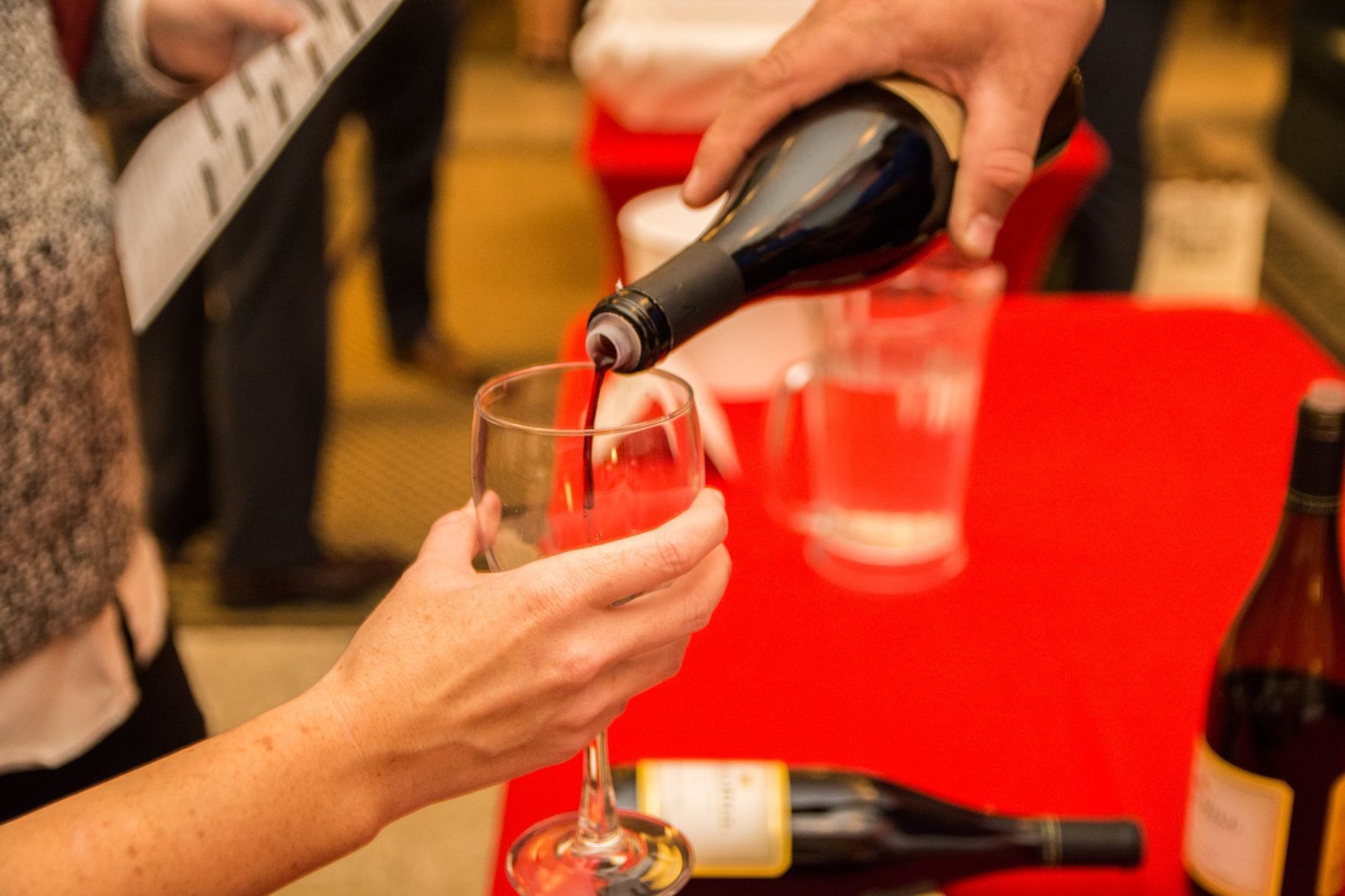 A pour or red wine